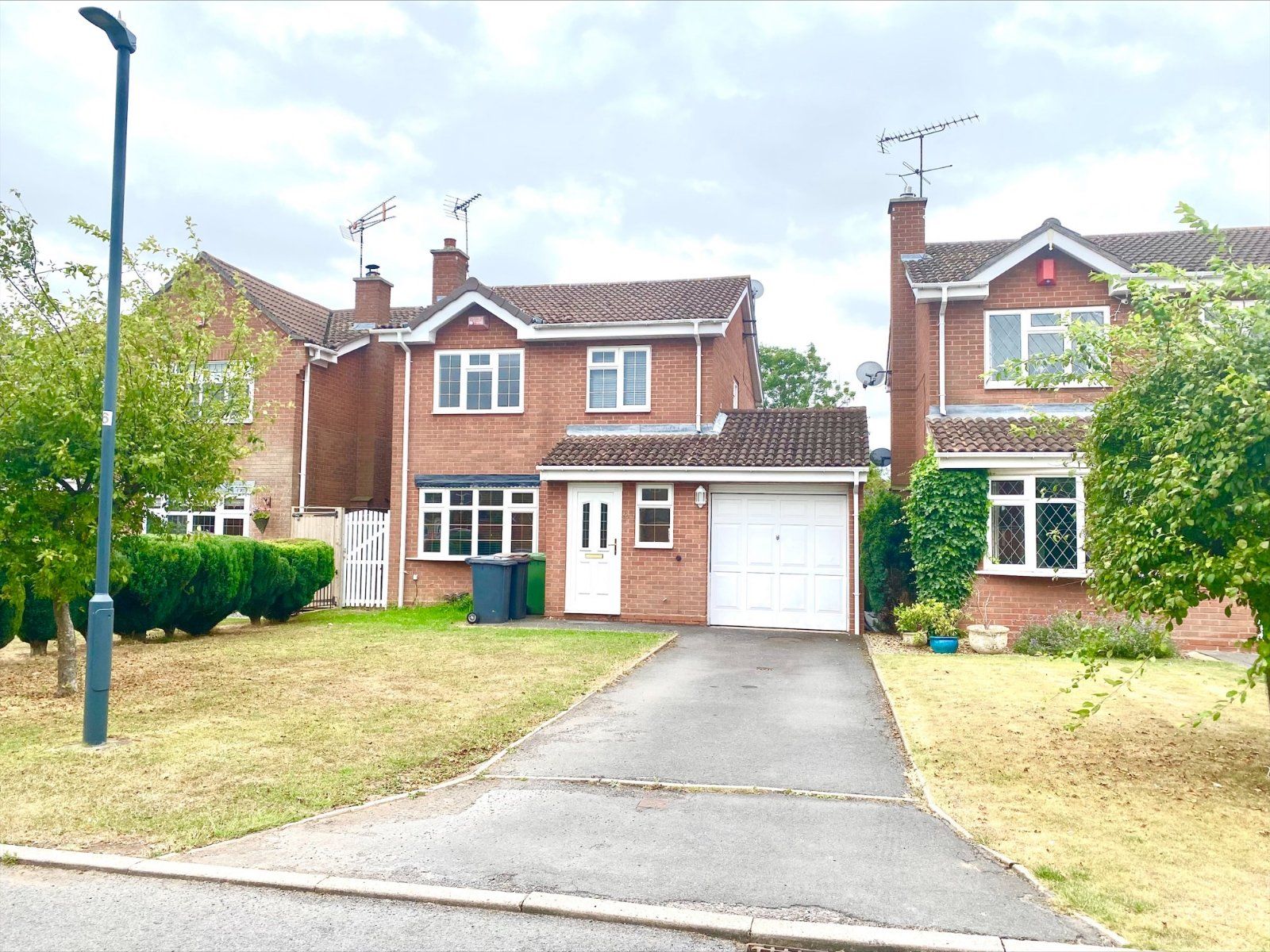 4 bed detached house to rent in Axminster Close, Nuneaton, Warwickshire