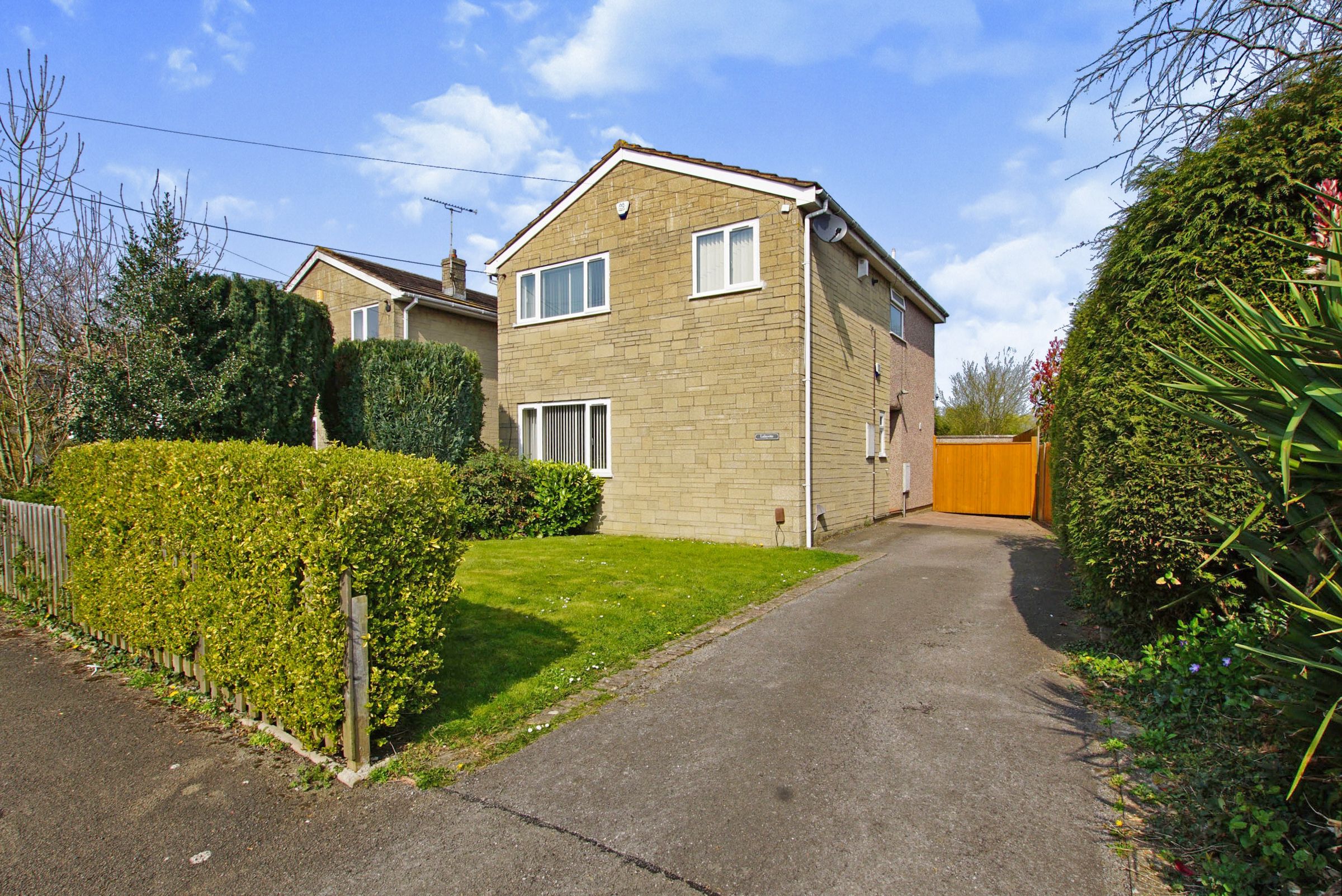 4 bed detached house for sale in The Common, Patchway, Bristol