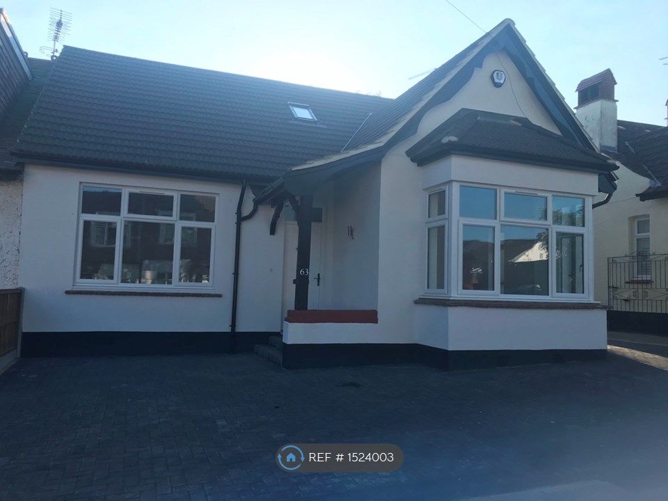 4 bed semidetached house to rent in Tankerville Drive, LeighOnSea