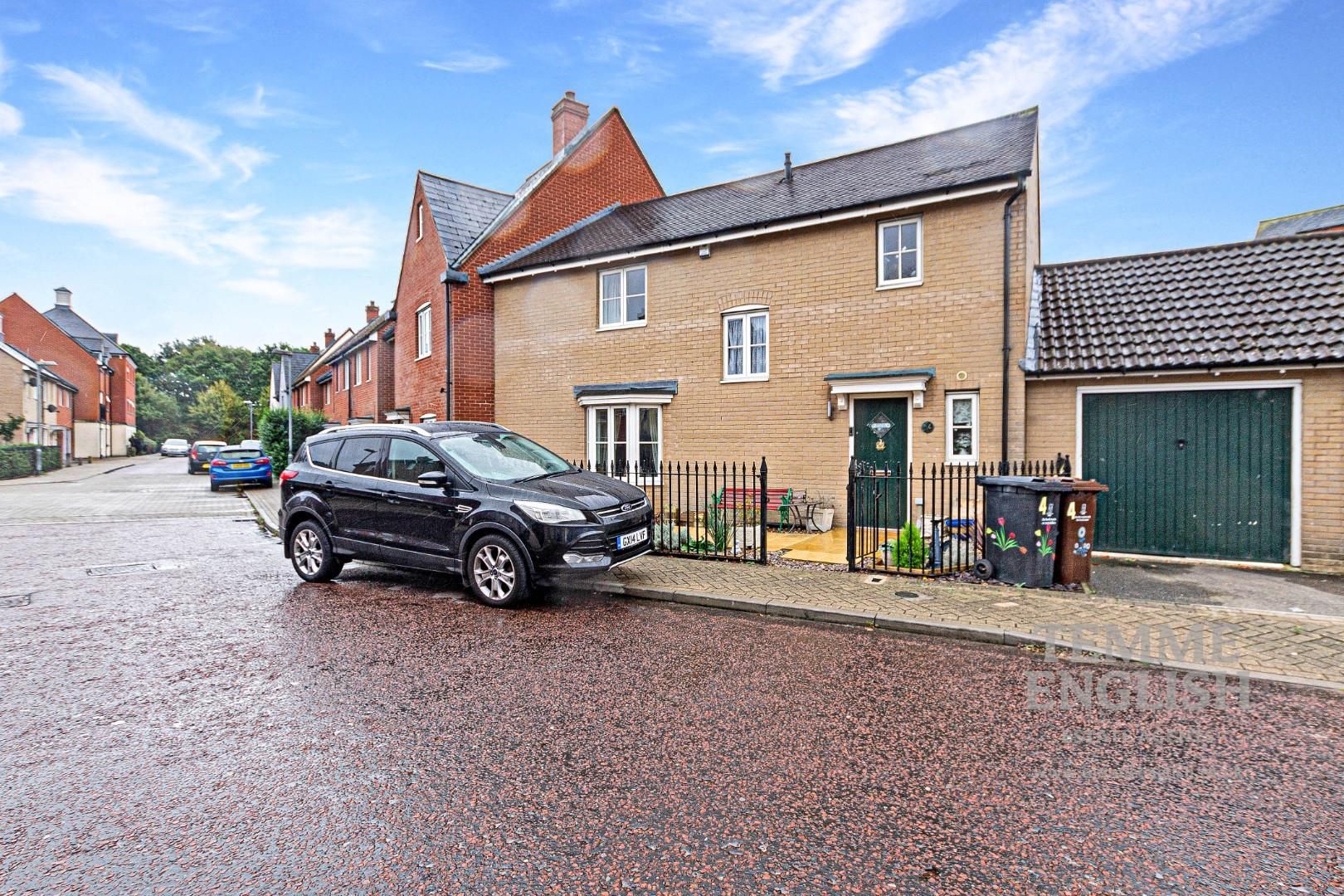 3 bed semidetached house for sale in Rose Allen Avenue, Colchester CO2 Zoopla