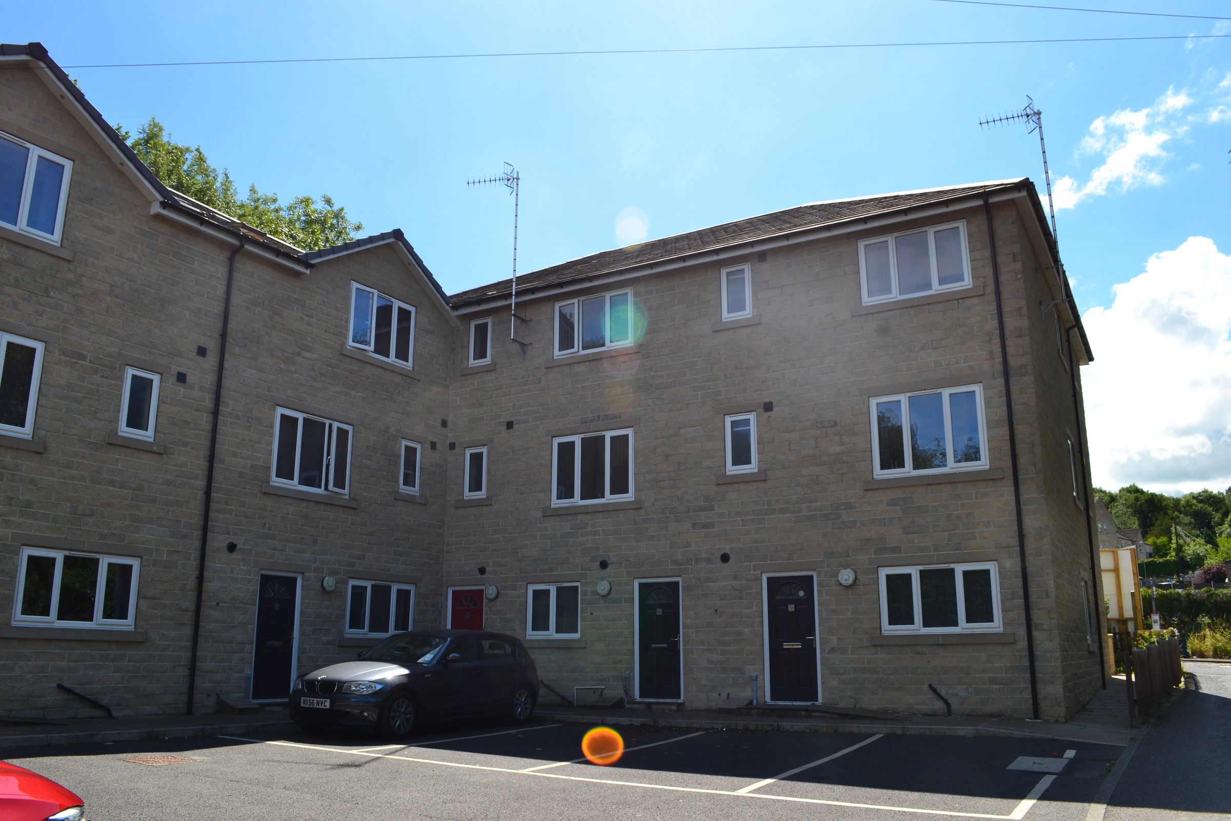 Room to rent in Lockwood Scar, Newsome, Huddersfield HD4 Zoopla