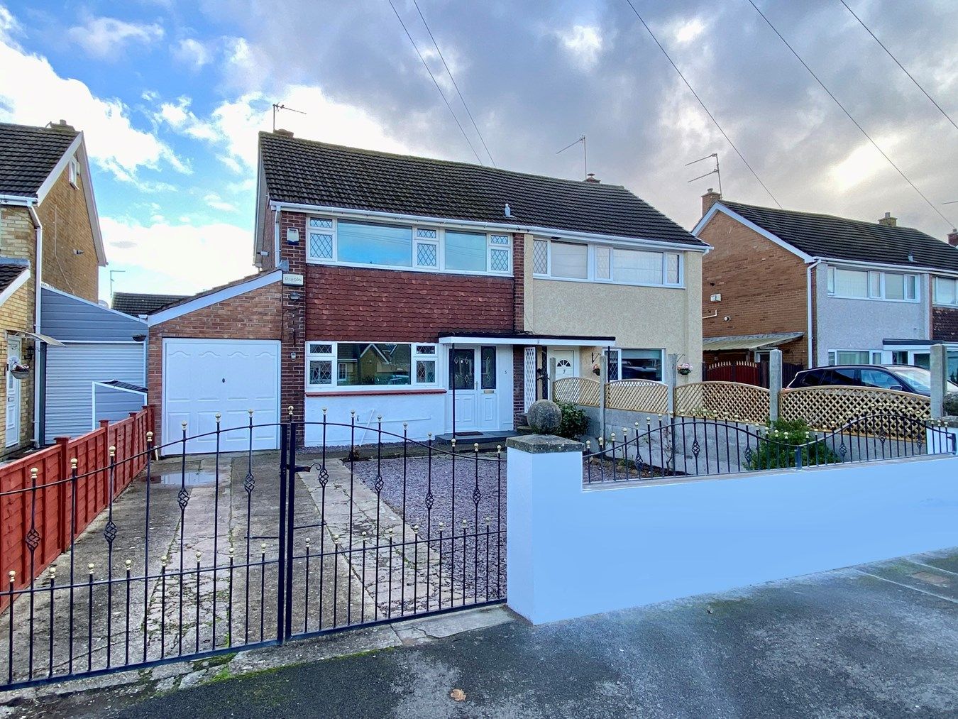 3 bed semidetached house for sale in Hillview Crescent, Newport NP19