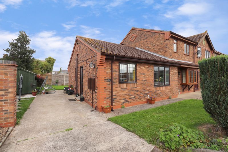 2 bed semidetached bungalow for sale in Hadleigh Green, Burringham