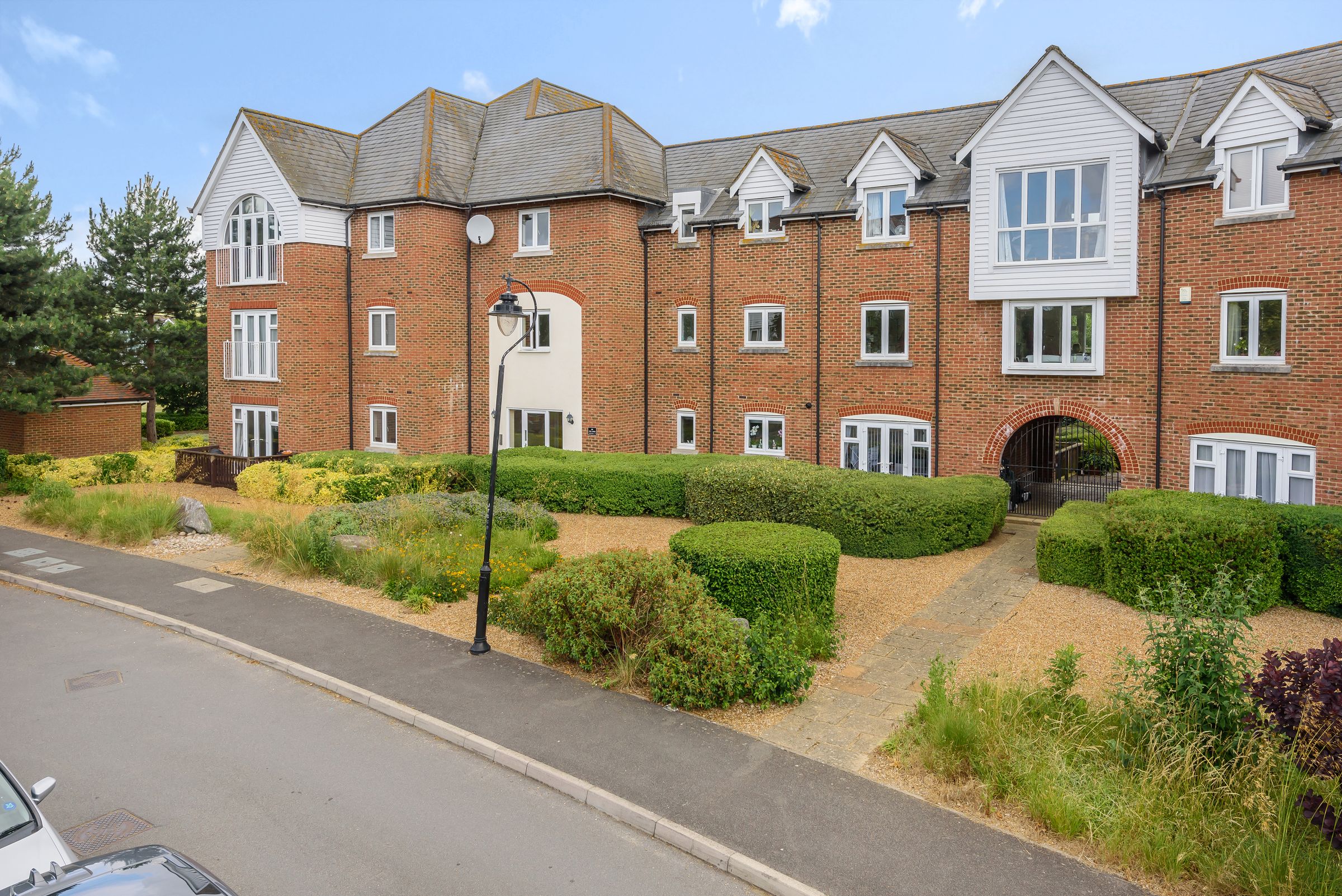 3 bed flat for sale in The Lakes, Larkfield, Aylesford ME20 Zoopla