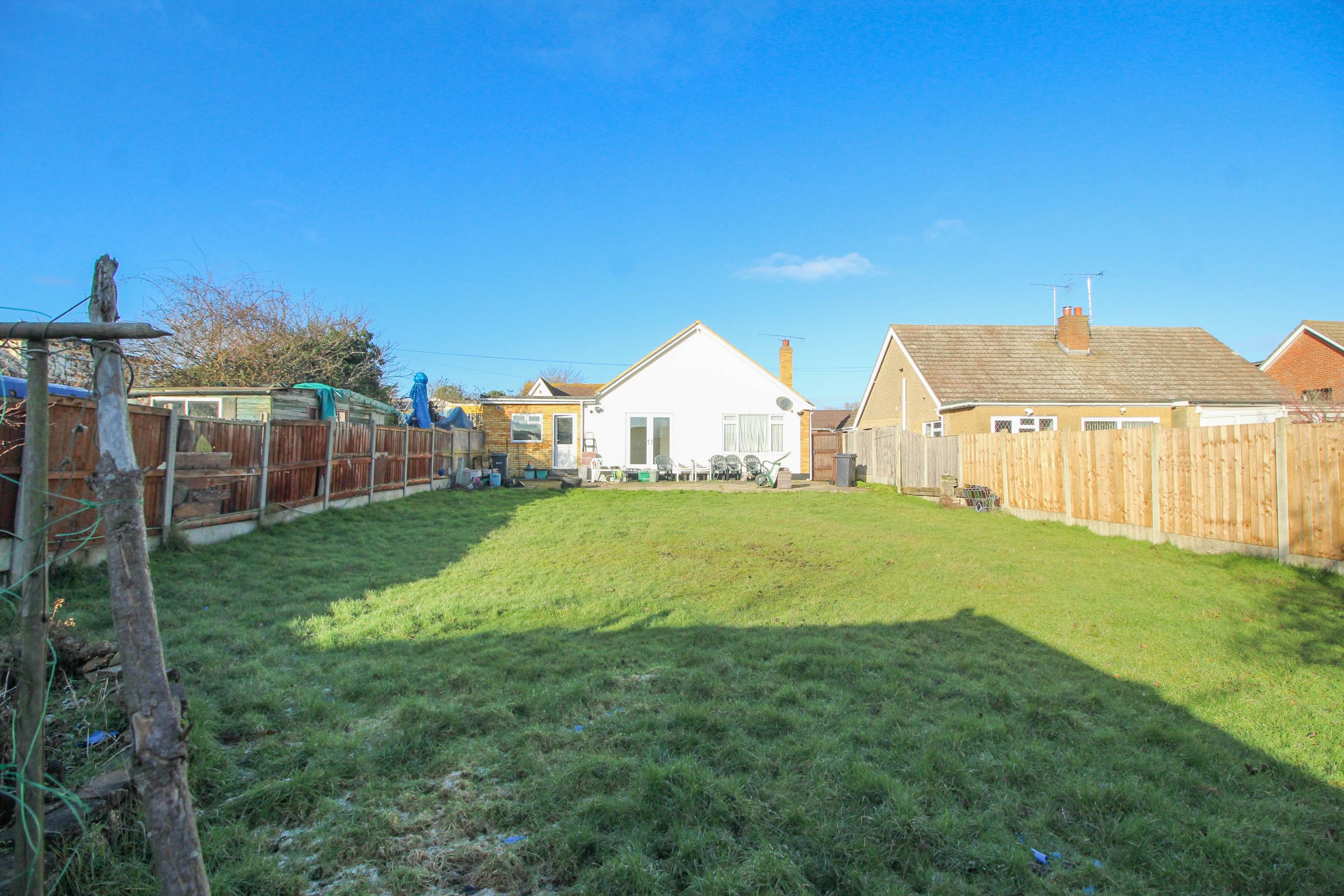 3 bed detached bungalow for sale in Lindon Road, Brock Hill, Wickford