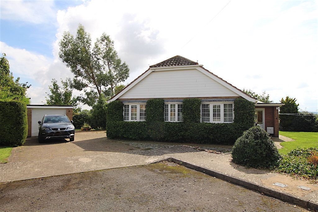 3 bed detached bungalow for sale in Manor Paddock, Allington, Grantham