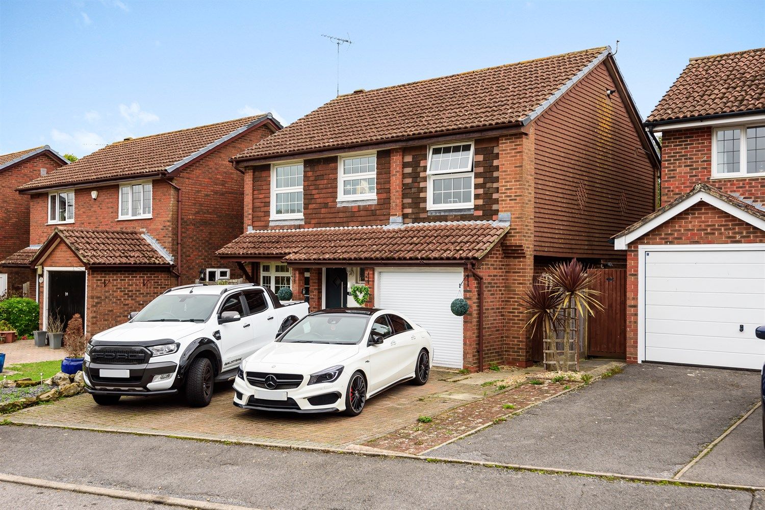 4 bed detached house for sale in Chestnut Walk, Pulborough RH20 Zoopla