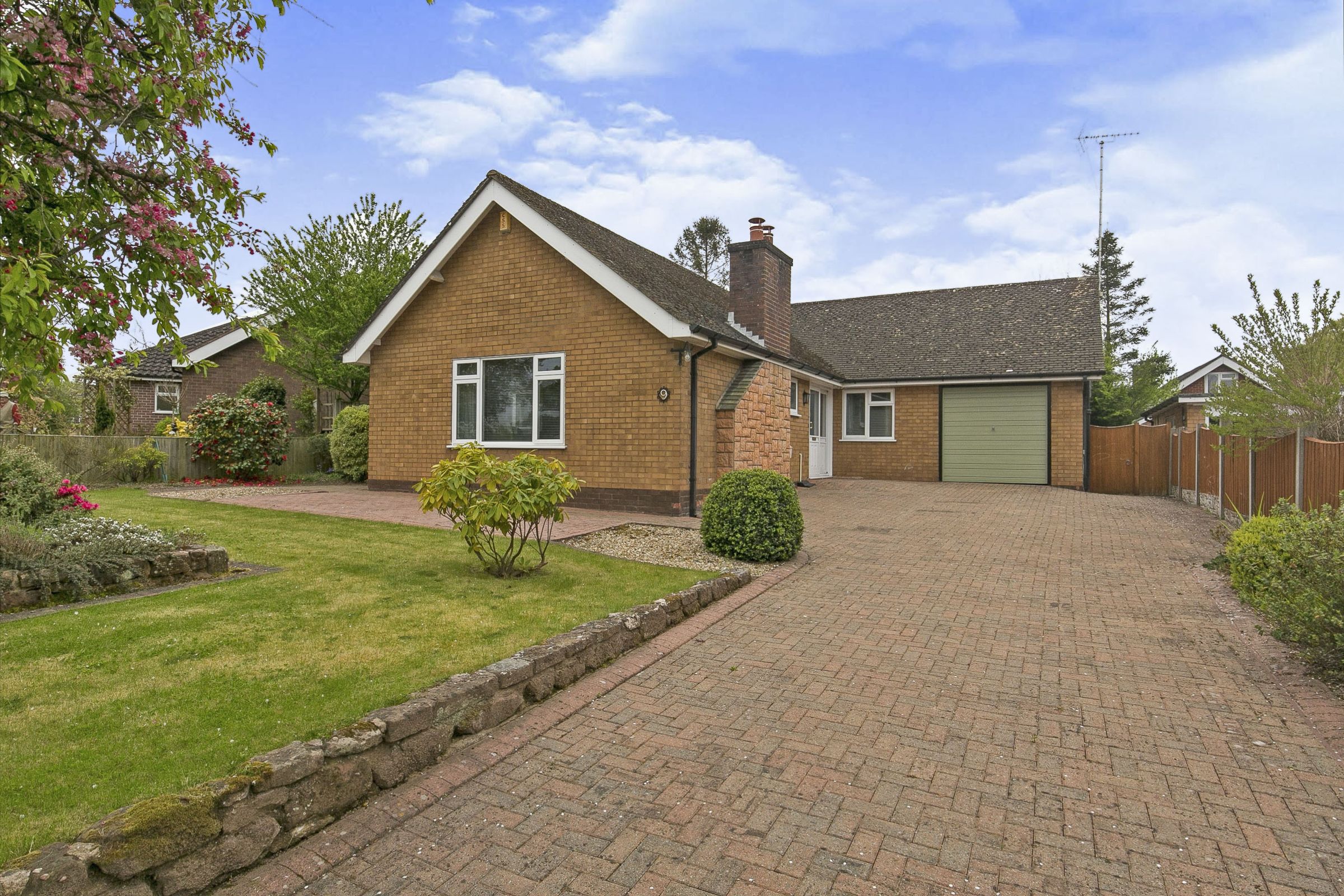 3 bed bungalow for sale in Manor Park, Great Barrow, Chester, Cheshire
