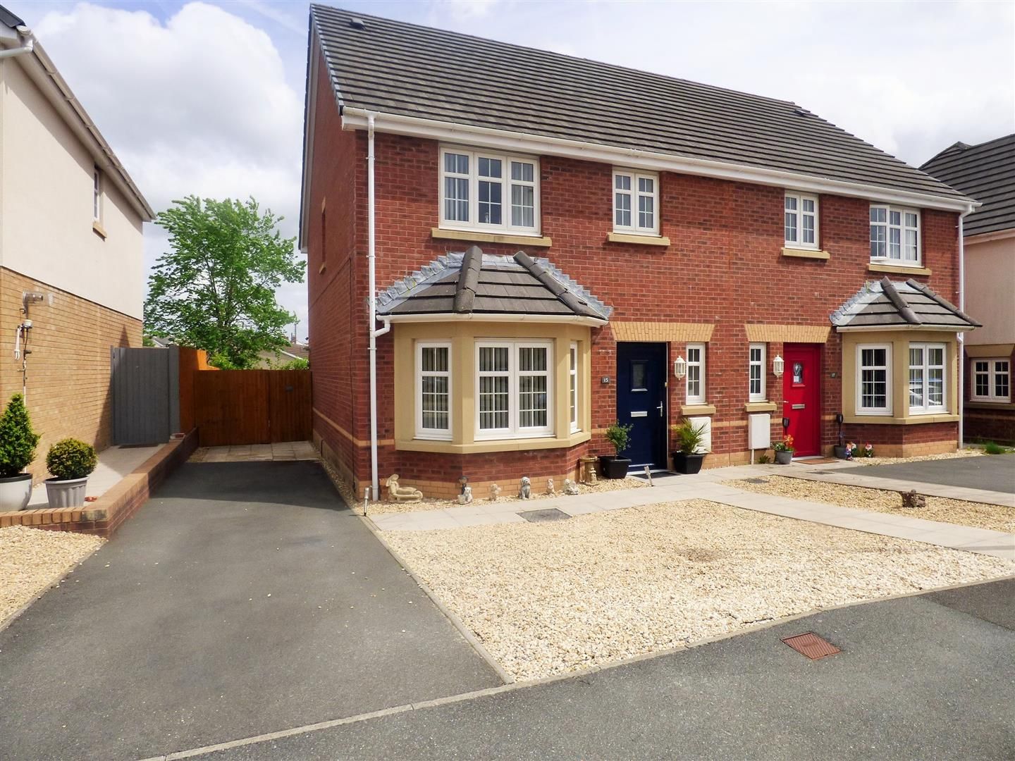 3 bed semidetached house for sale in Cysgod Yr Ysgol, Gorslas