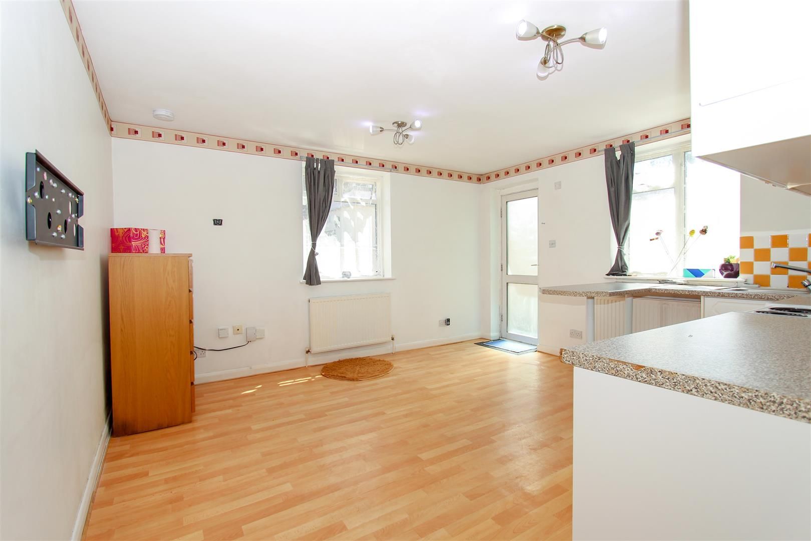 1 bed flat to rent in Abbots Close, Ruislip HA4 Zoopla