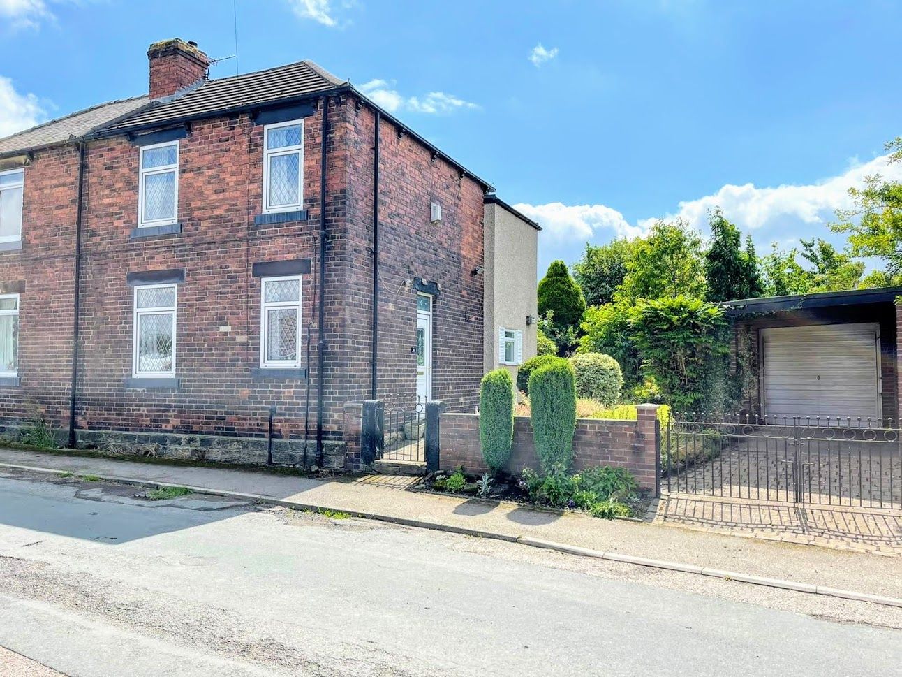 3 bed semidetached house for sale in Upper Hoyland Road, Hoyland