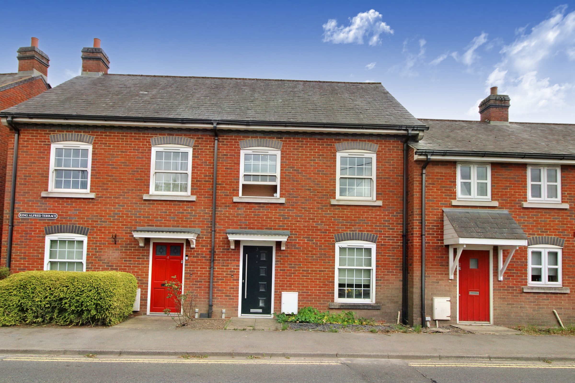 3 bed terraced house for sale in King Alfred Terrace, Kingsclere