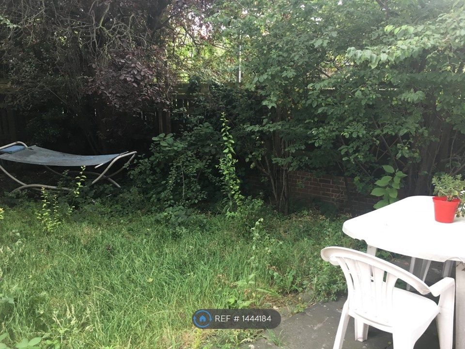 4 bed flat to rent in Caledonia House, London E14 Zoopla