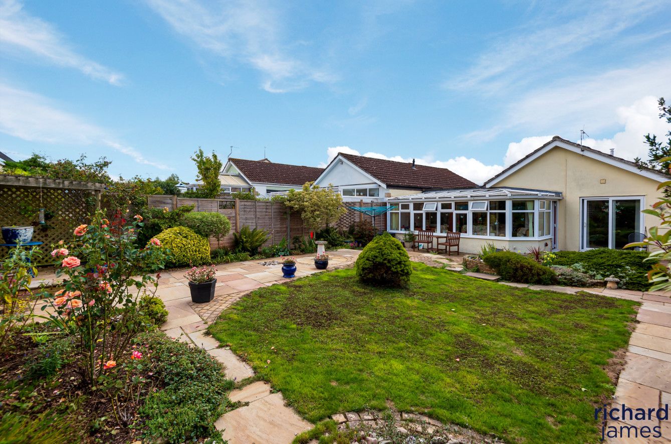 3 bed bungalow for sale in Alnwick, Toothill, Swindon SN5 Zoopla