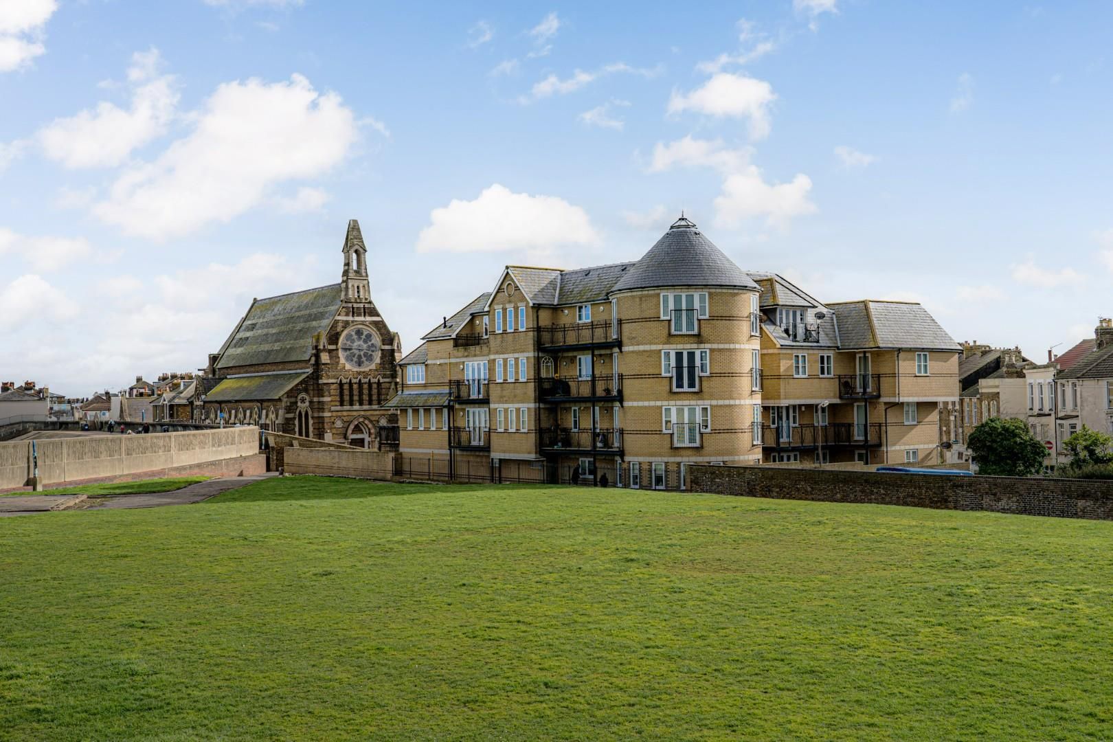 2 bed property for sale in Broadway, Sheerness ME12 Zoopla