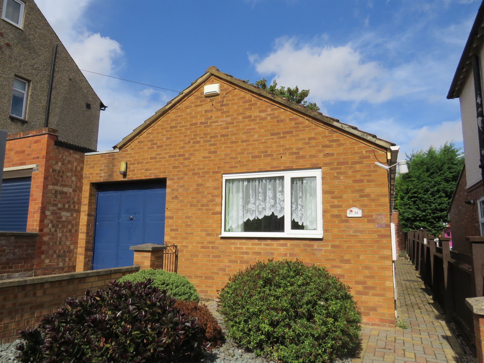 2 bed bungalow for sale in Carnegie Street, Rushden NN10 Zoopla