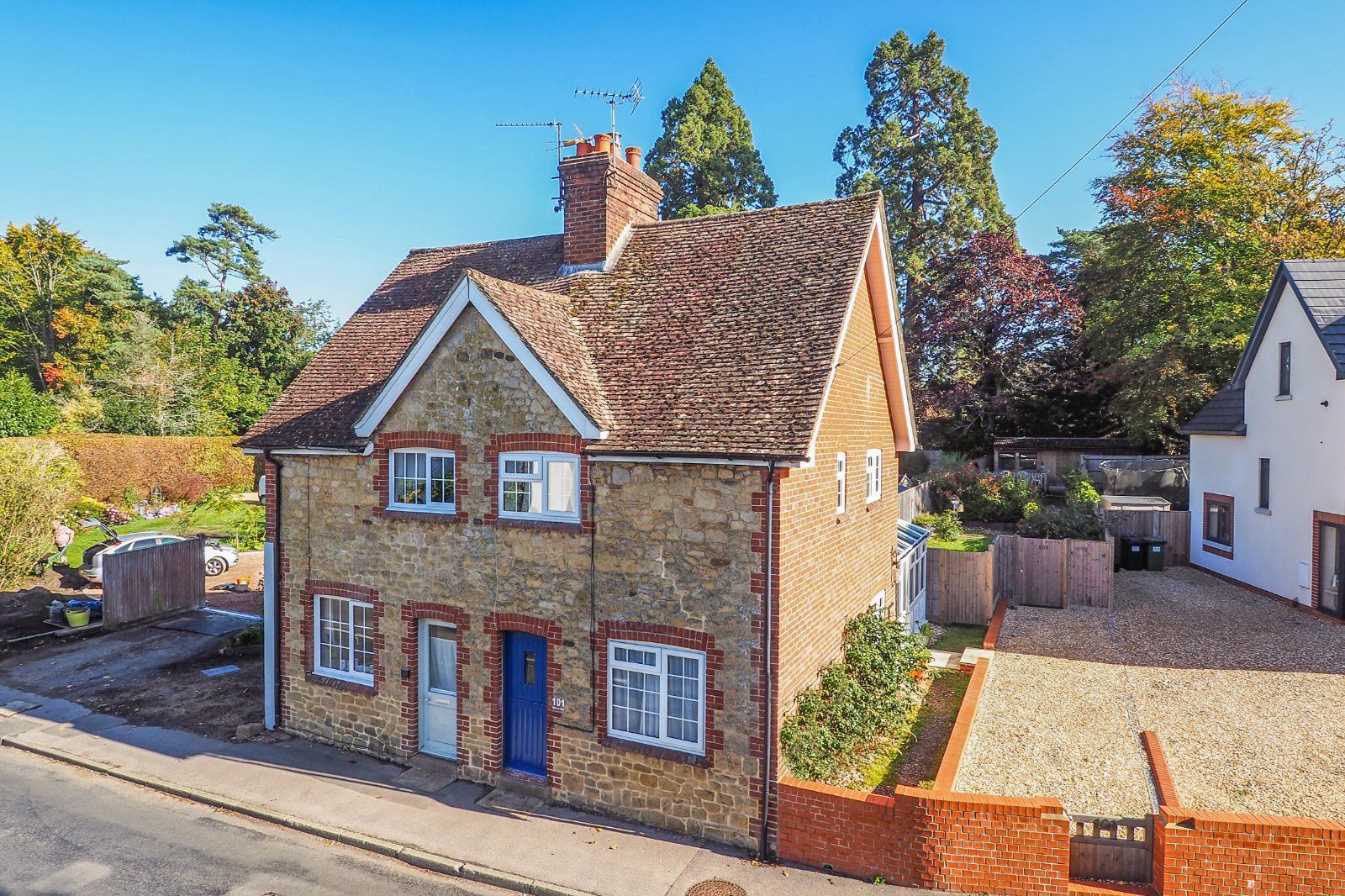 2 bed semidetached house for sale in Midhurst Road, Liphook, Hampshire
