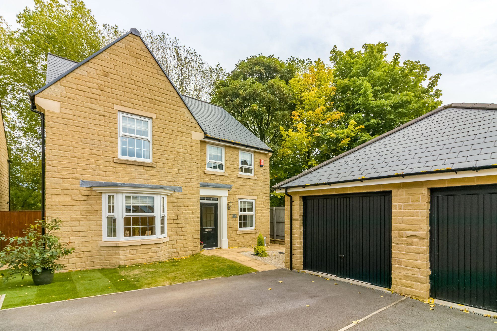 4 bed detached house for sale in Siskin Gardens, Netherton