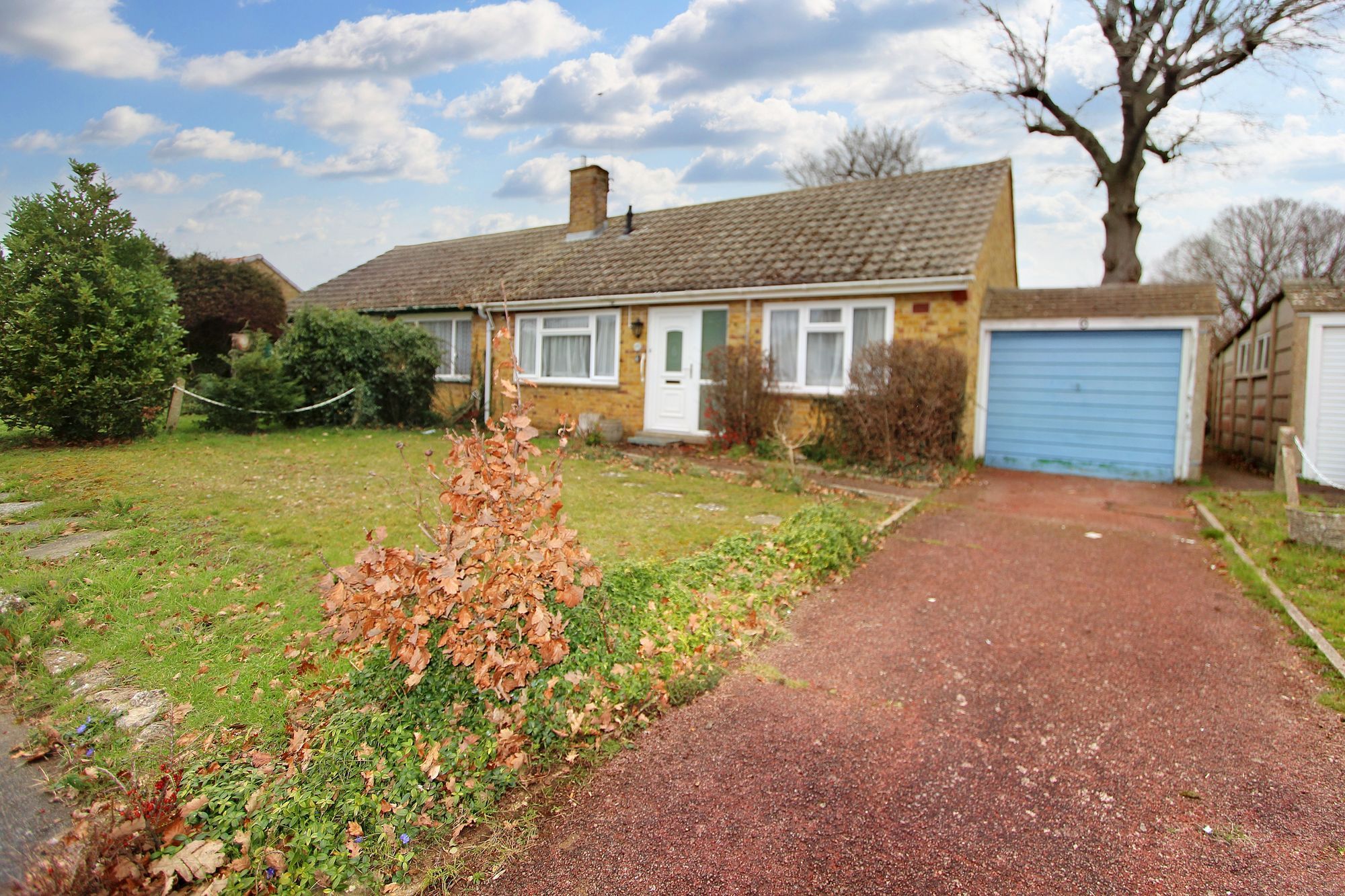 2 bed semidetached bungalow for sale in Barham Close, Maidstone ME15