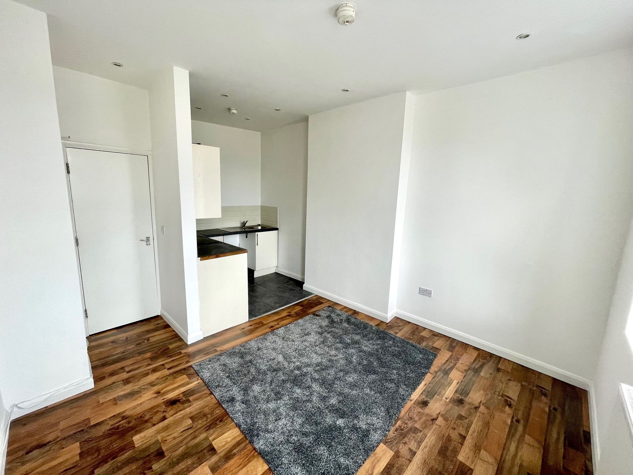 2 bed flat to rent in Holton Road, Barry CF63 Zoopla