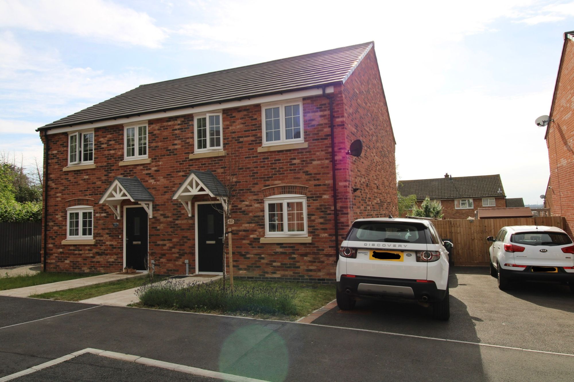 3 bed semidetached house for sale in Bridgemere Close, Leicester LE2