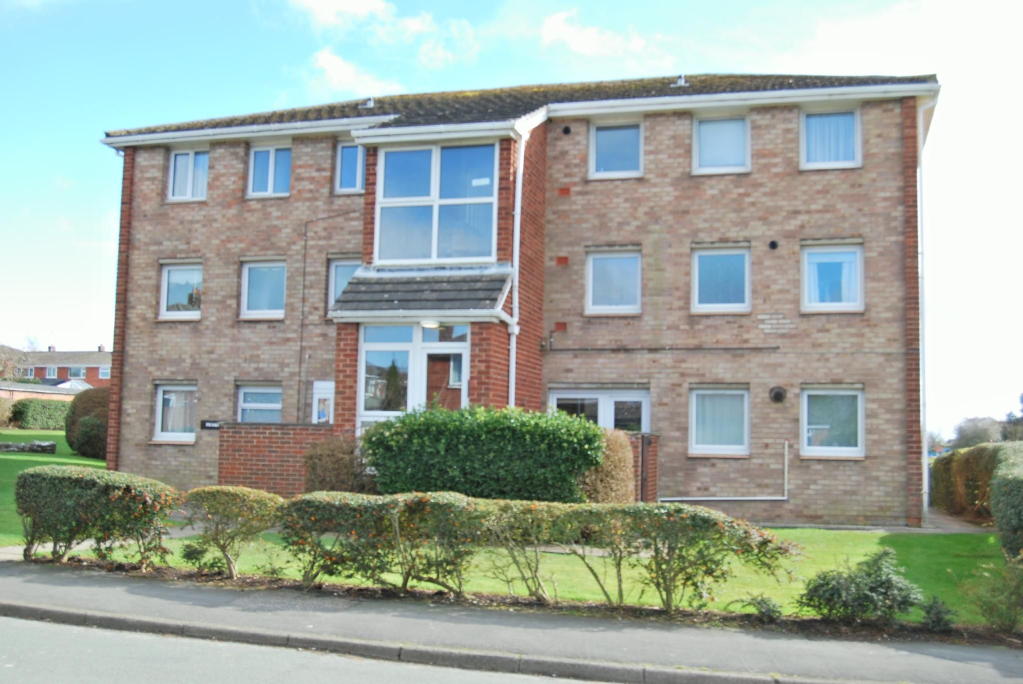 2 bed property for sale in West Vale, Little Neston, Little Neston