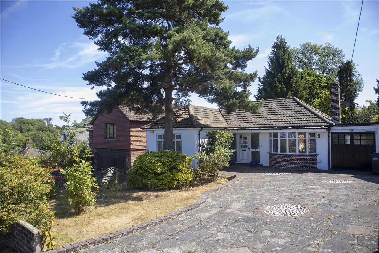 2 bed bungalow for sale in Keston Avenue, Old Coulsdon, Coulsdon CR5
