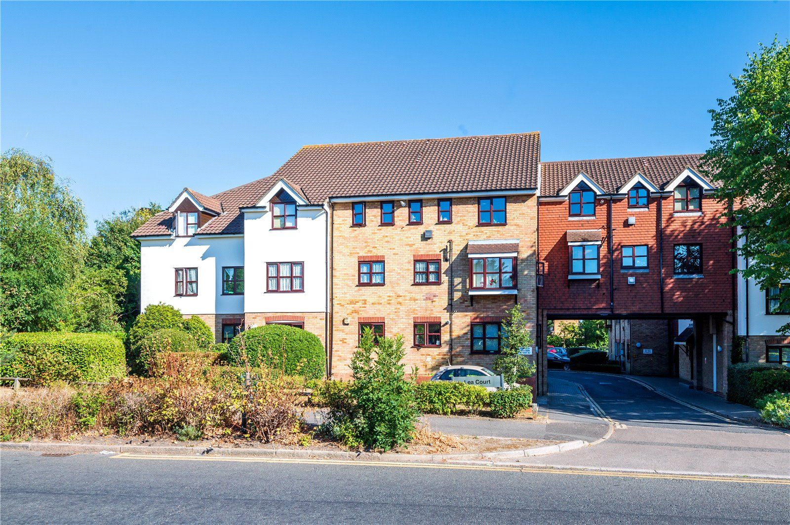 2 Bed Flat For Sale In Lea Court 79 The Ridgeway London E4 Zoopla