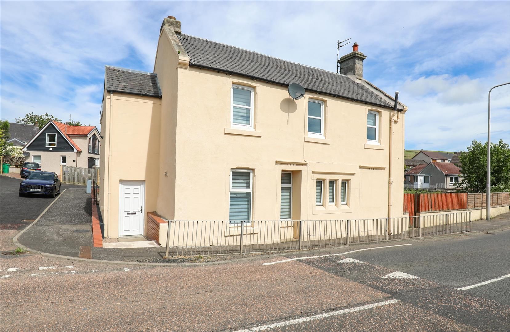 2 bed end terrace house for sale in Redwells Court, Kinglassie
