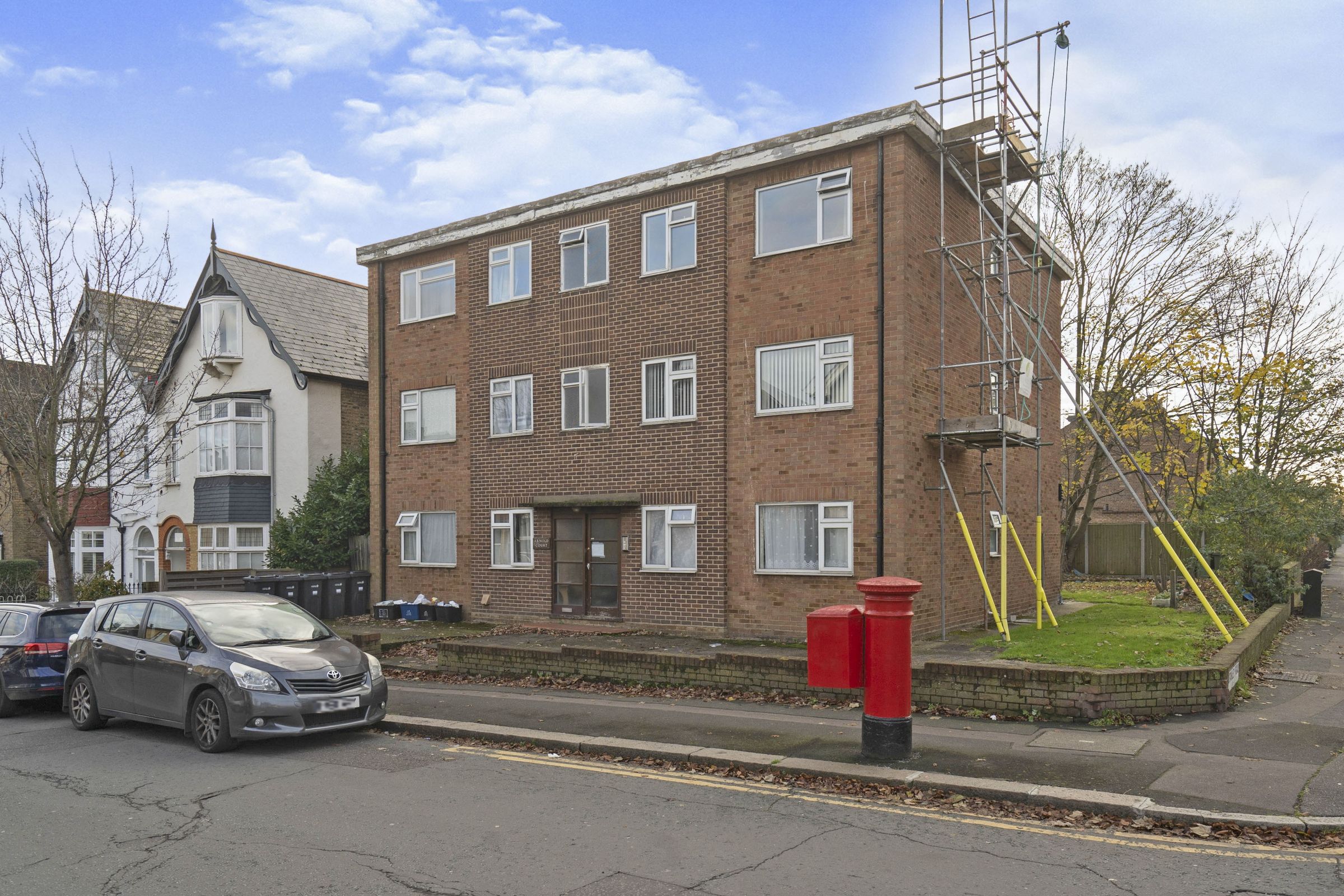 2 bed flat to rent in Chelmsford Road, London E18 Zoopla