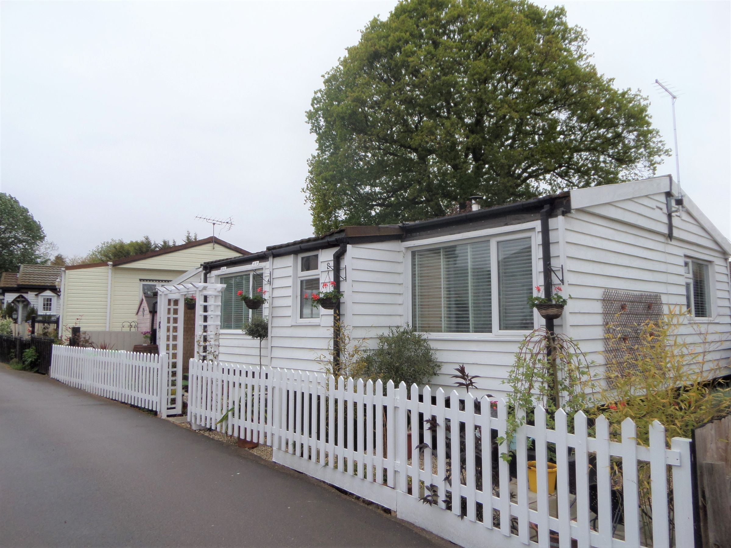 2 bed mobile/park home for sale in Lippitts Hill, Loughton IG10 Zoopla
