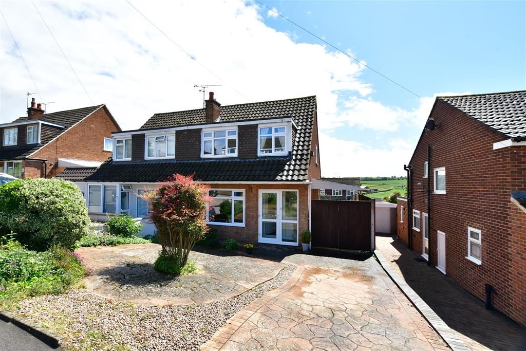3 bed semidetached house for sale in Istead Rise, Gravesend, Kent DA13