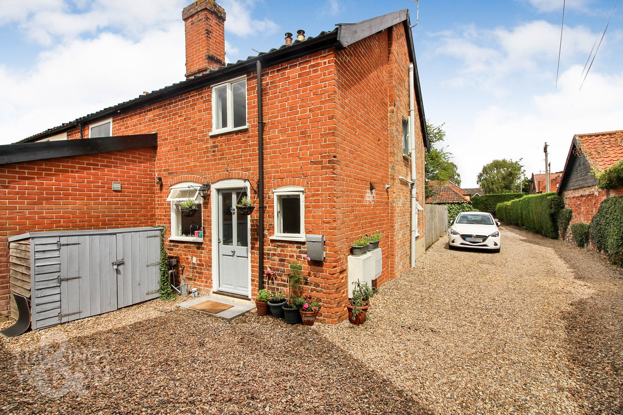 2 bed end terrace house for sale in The Street, Poringland, Norwich