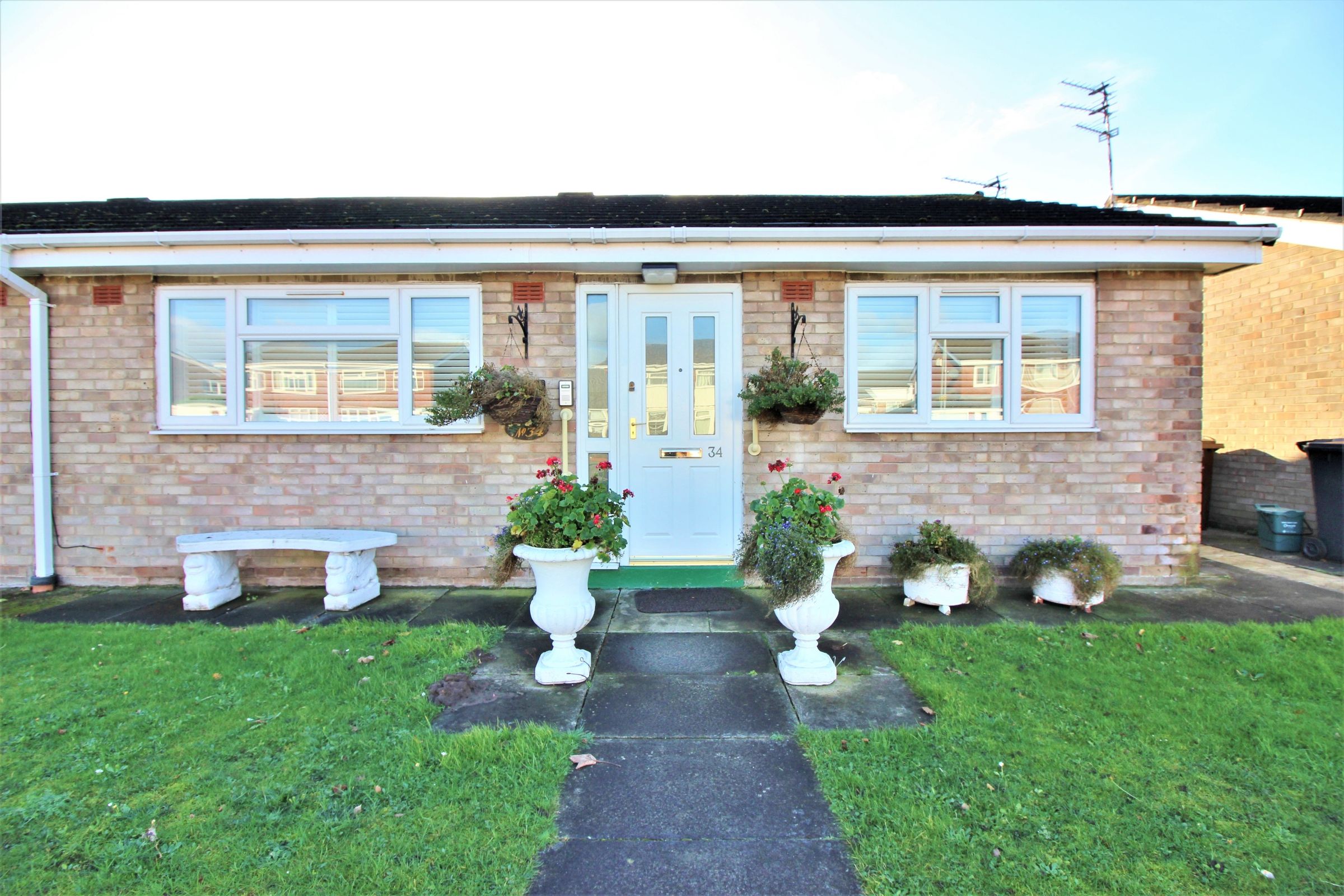 2 bed bungalow to rent in Smithy Green, Formby L37 Zoopla