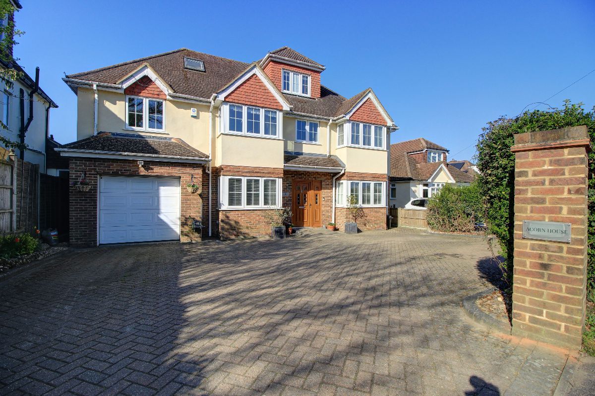 6 bed detached house for sale in Acorn House, Matthewsgreen Road, Wokingham RG41 Zoopla