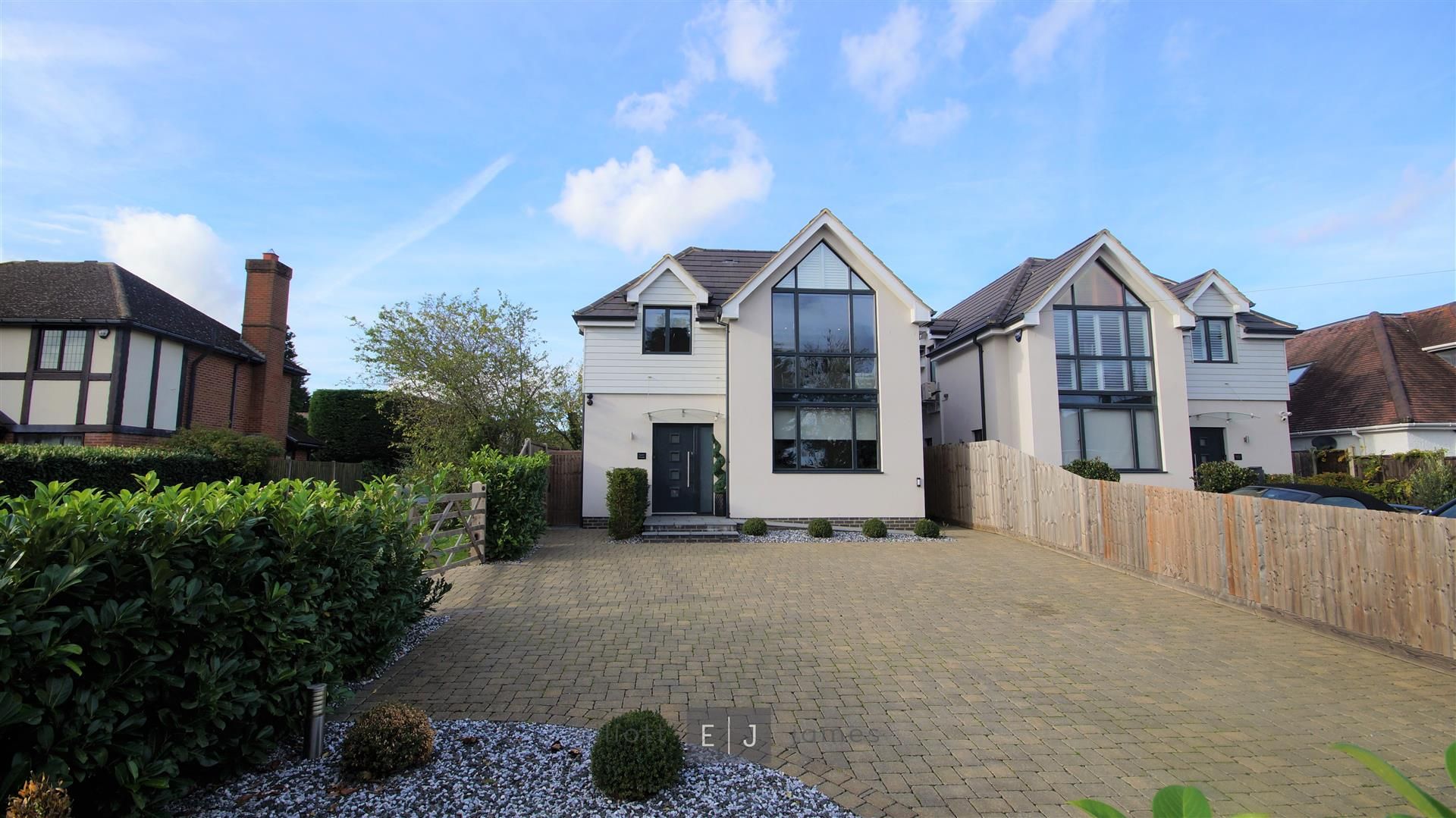 4 bed detached house for sale in Loughton Lane, Theydon Bois, Epping