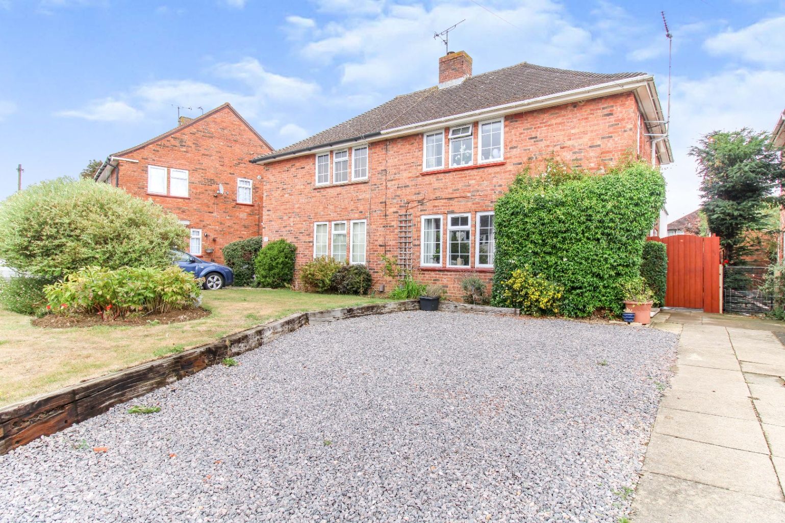 2 Bed Semi detached House For Sale In Courtiers Drive Bishops Cleeve 