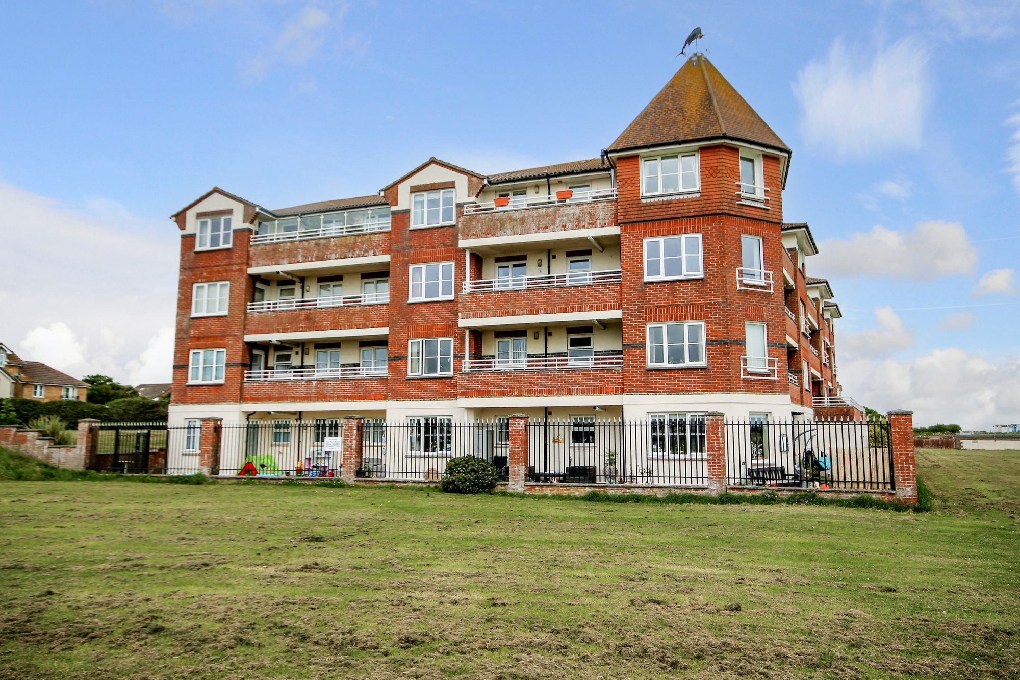 2 bed flat for sale in Brighton Road, Lancing BN15 Zoopla