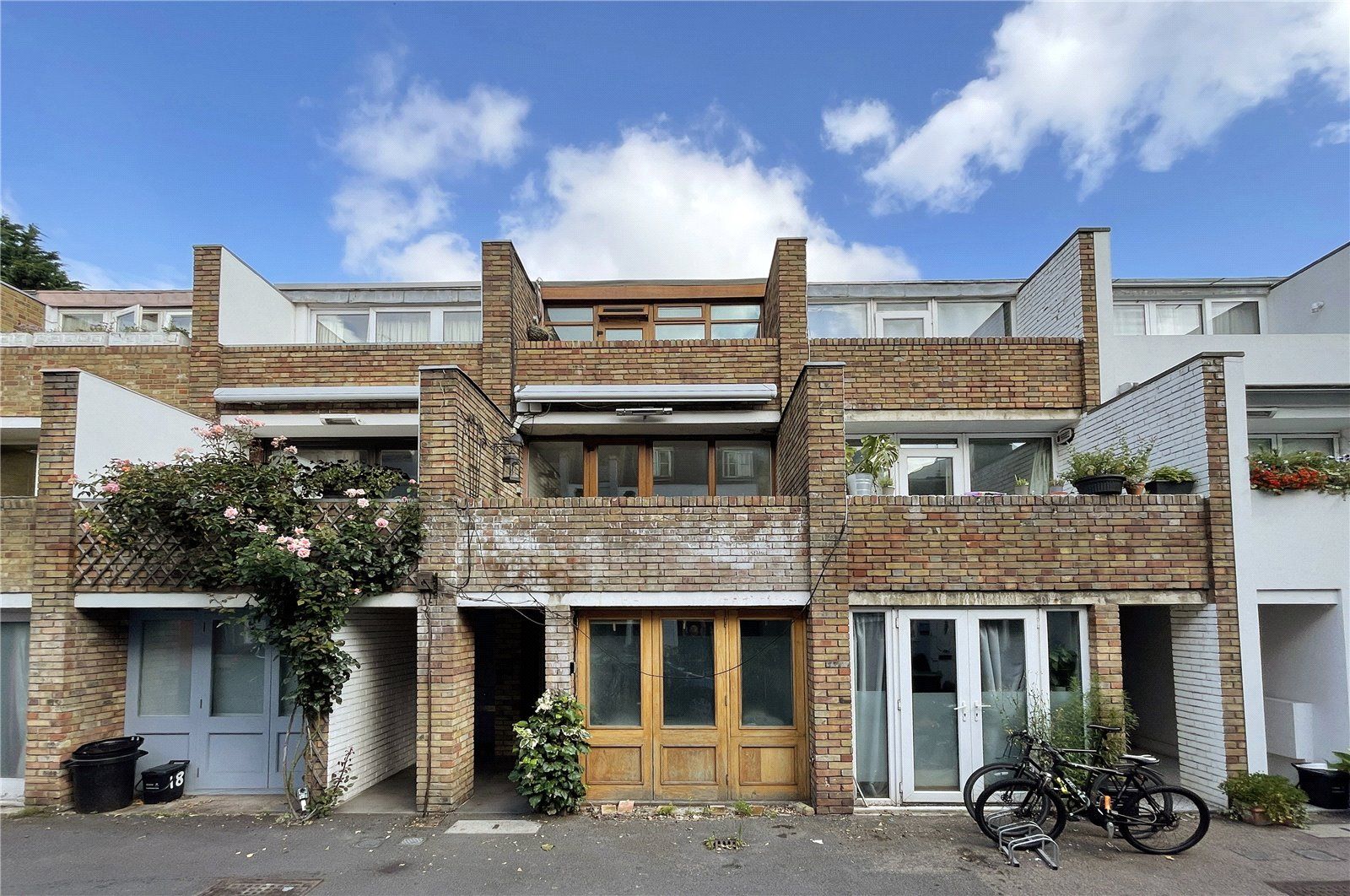 Ruston Mews, Ladbroke Grove, London, UK W11  