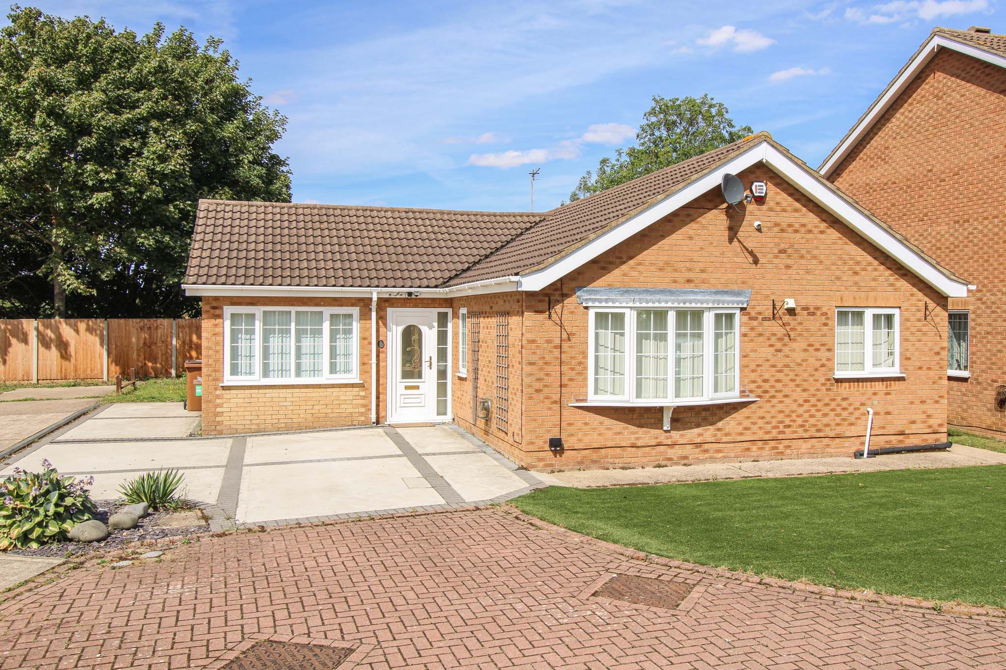 4 bed bungalow for sale in Coltsfoot Drive, Waltham DN37 Zoopla