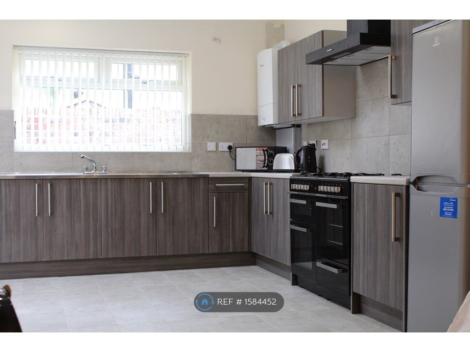 8 bed terraced house to rent in Kenmare Road, Liverpool L15 Zoopla