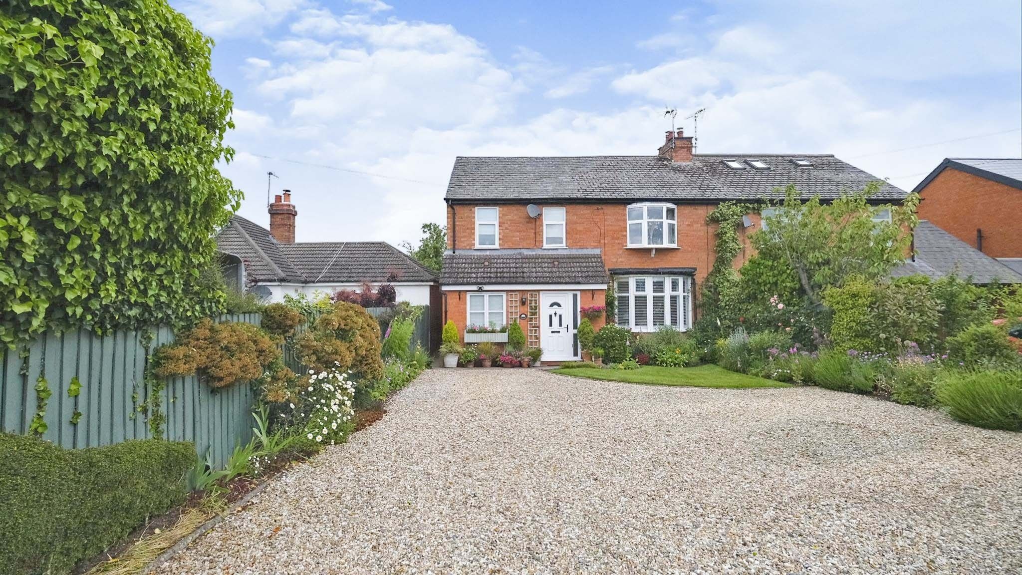4 bed semidetached house for sale in Gannaway, Norton Lindsey, Warwick