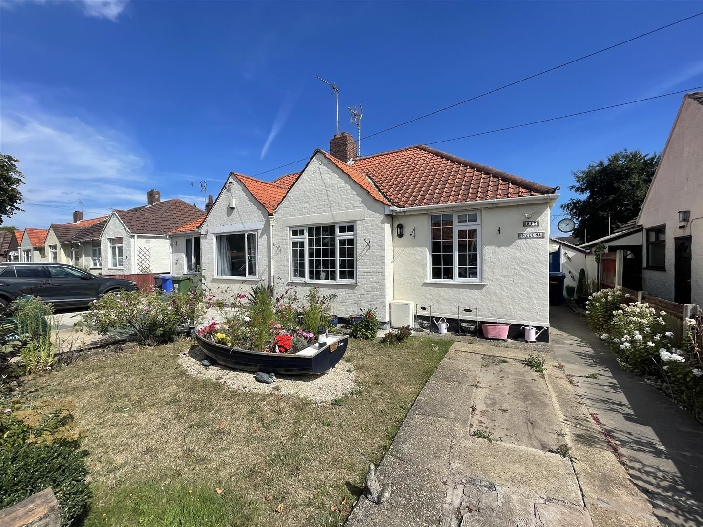 2 bed semidetached bungalow for sale in Summerfield Gardens, Lowestoft