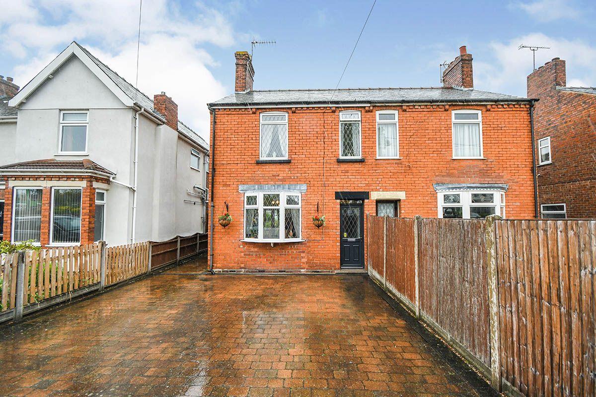 2 bed semidetached house for sale in Newark Road, North Hykeham