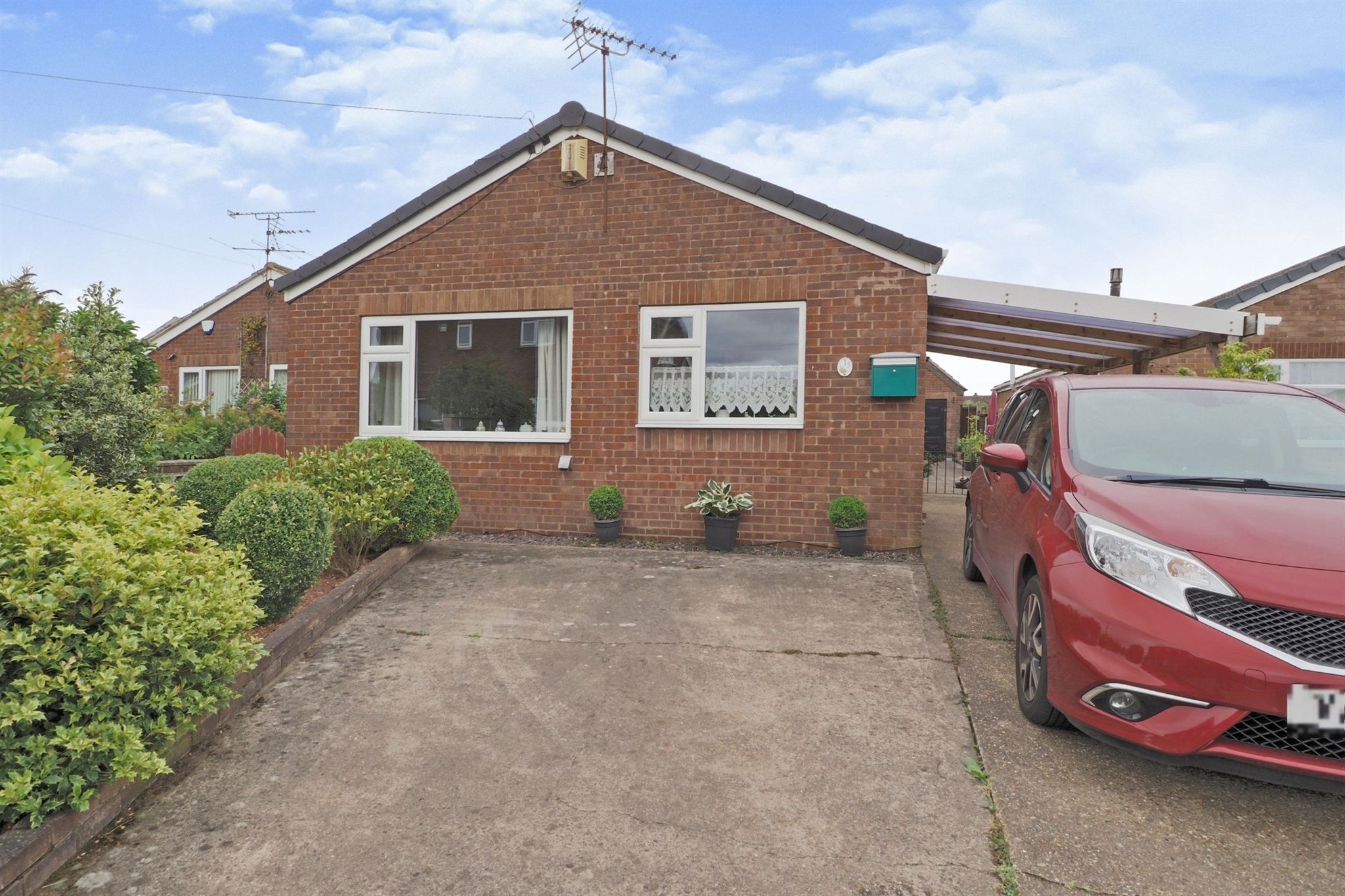 3 bed detached bungalow for sale in Blackthorn Close, Scunthorpe DN15