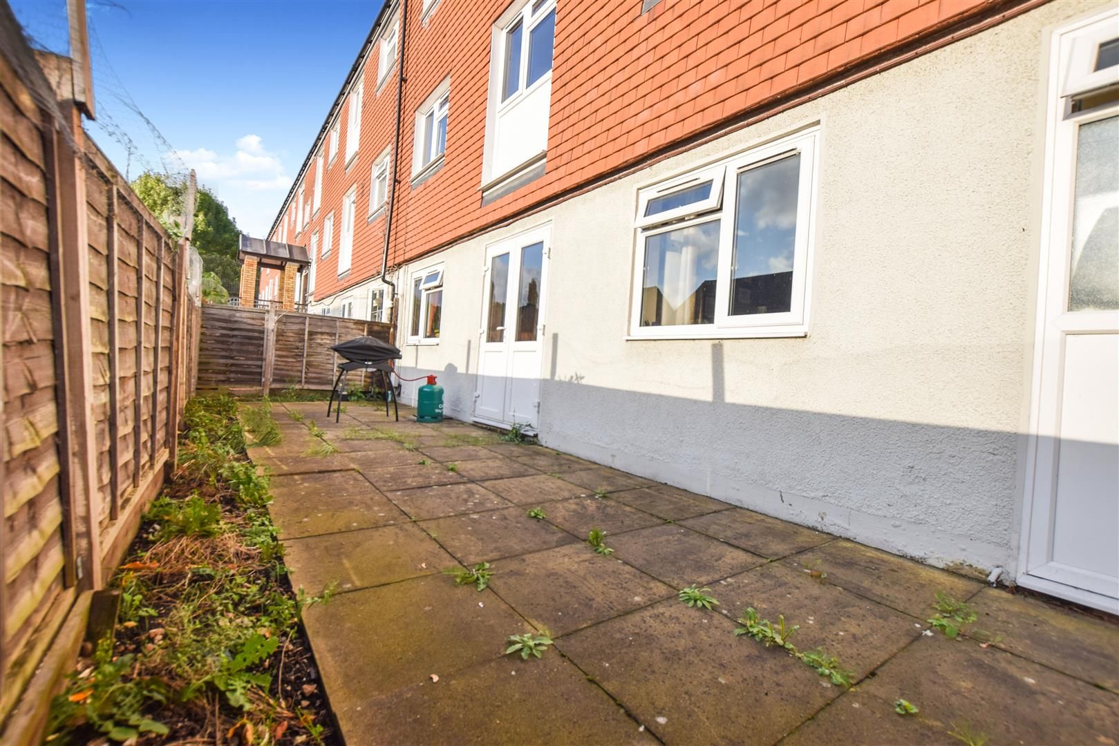 2 bed flat to rent in Mill Green London Road, Mitcham Junction, Mitcham