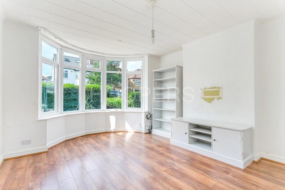 3 bed property to rent in Gladstone Park Gardens, London NW2 Zoopla