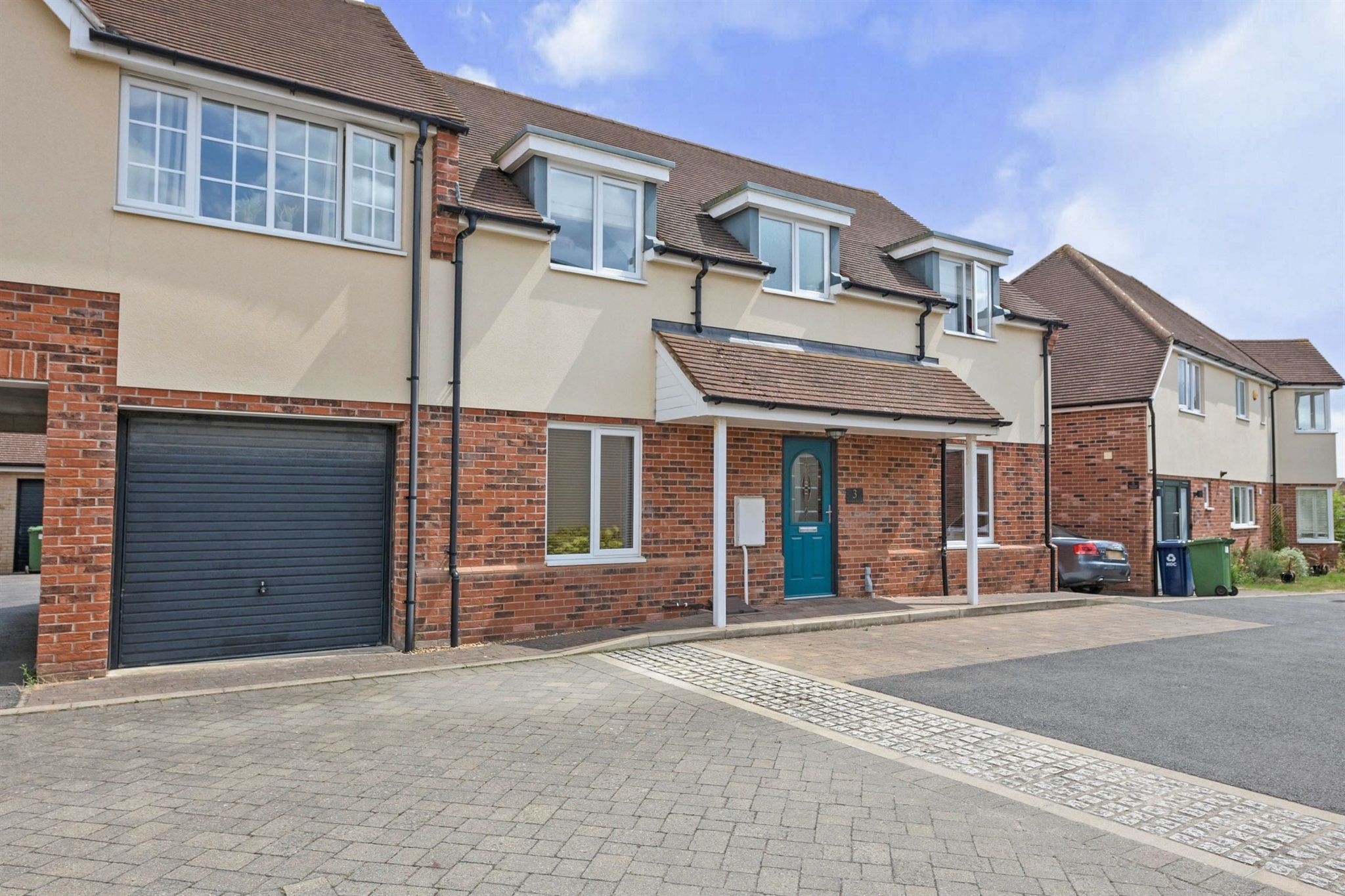 4 bed linkdetached house for sale in Wood Ridge Crescent, St. Neots