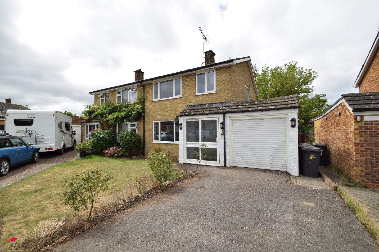 3 bed semidetached house to rent in St. Peters Road, Ditton, Aylesford