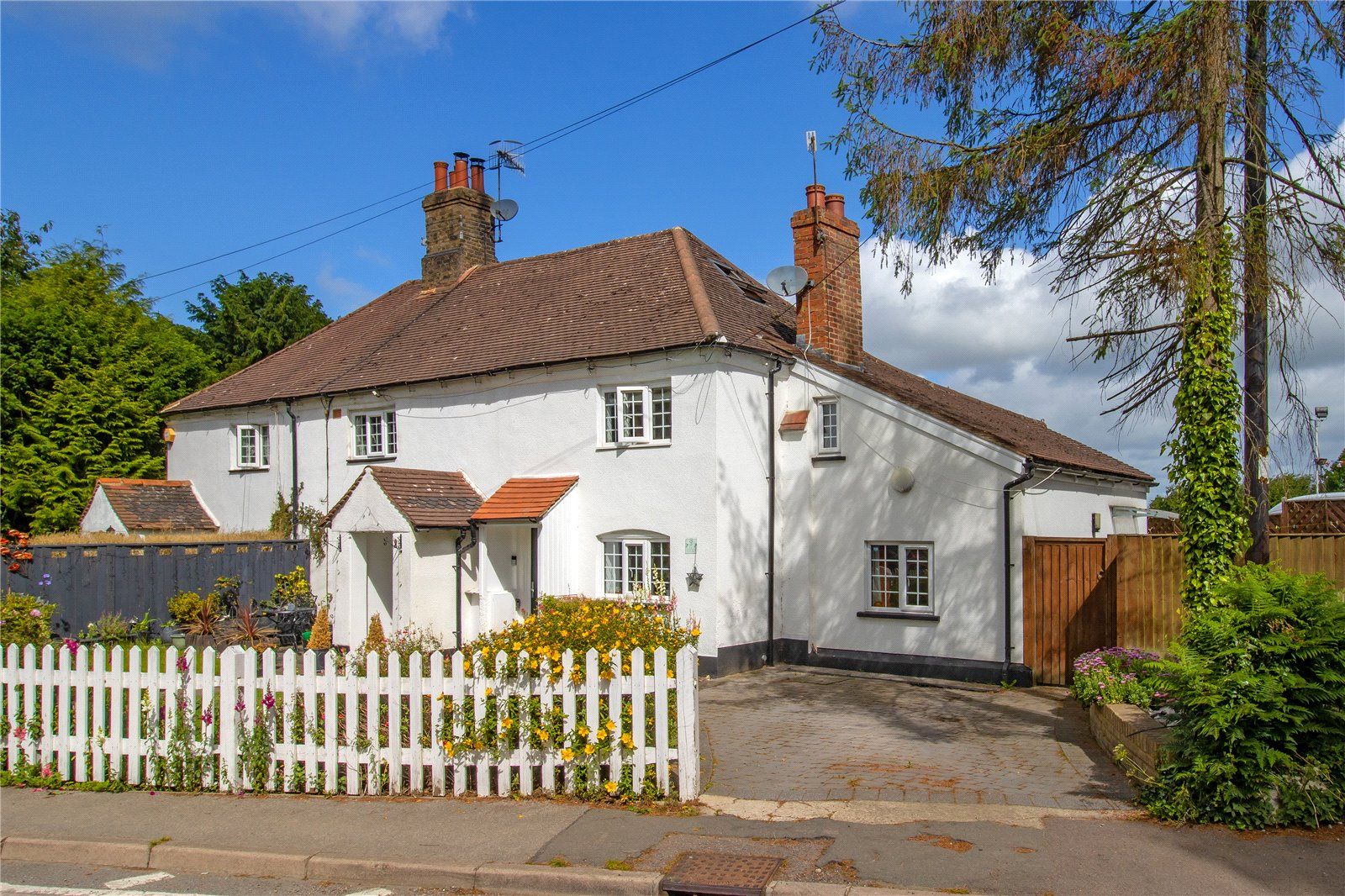 2 bed end terrace house for sale in Church Lane, Aldenham